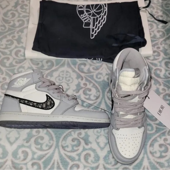 AIR DIOR JORDAN - Picture 2 of 11